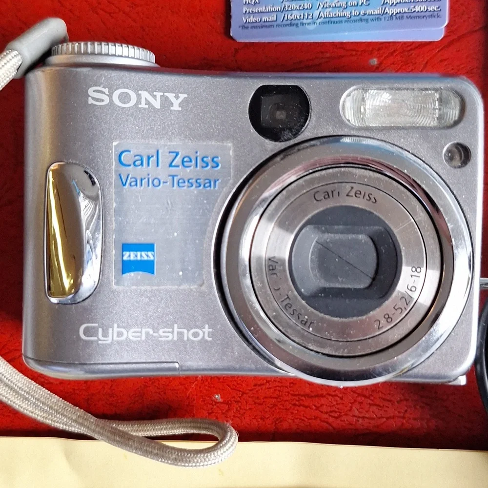 Sony Cyber-shot DS 60 Silver Digital Camera